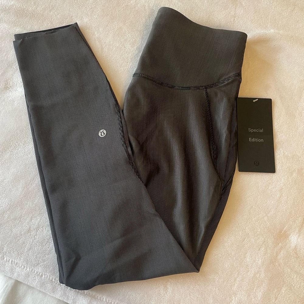 Lululemon base pace HR tight 25” two-tone ribbed